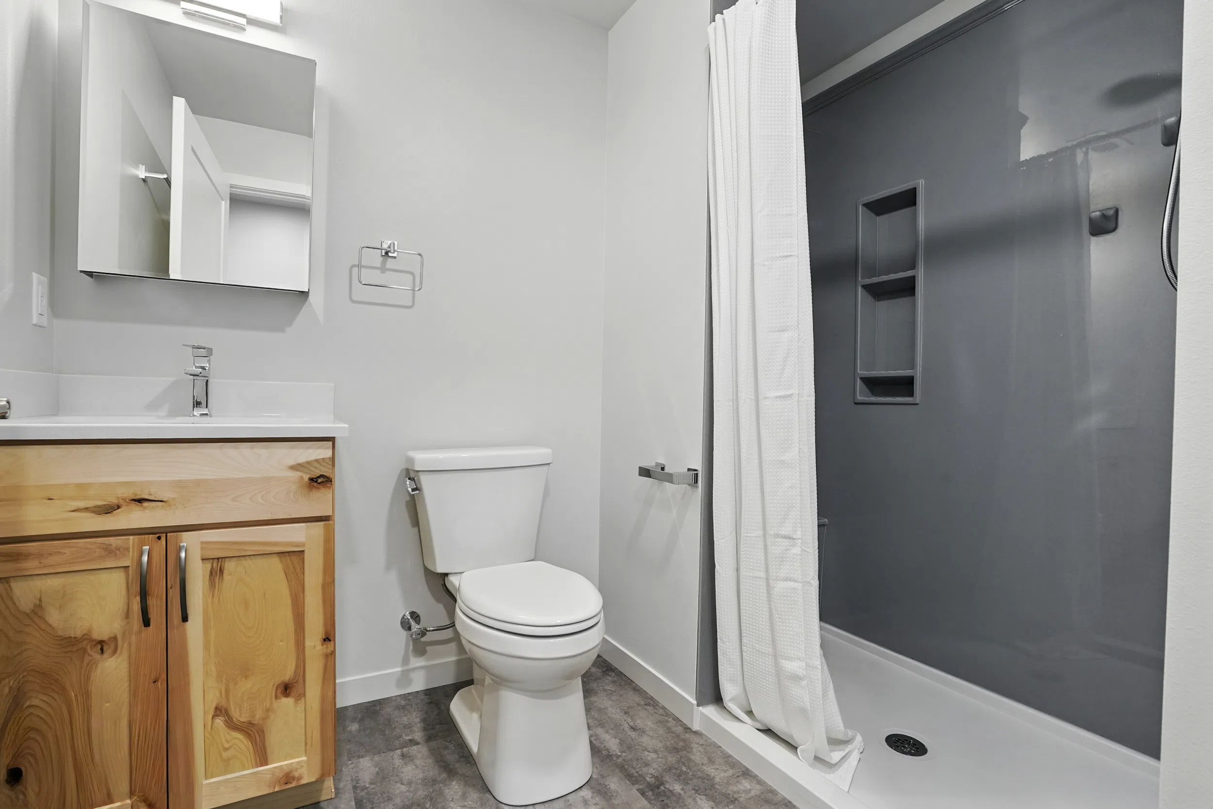Master bathroom — Onyx finishes
