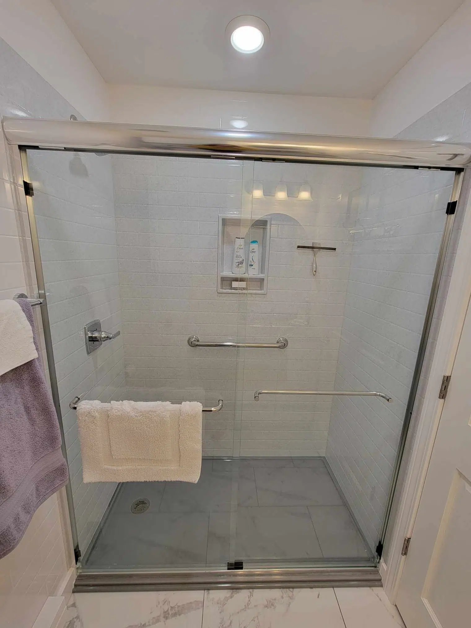 Onyx shower walls — grout-free