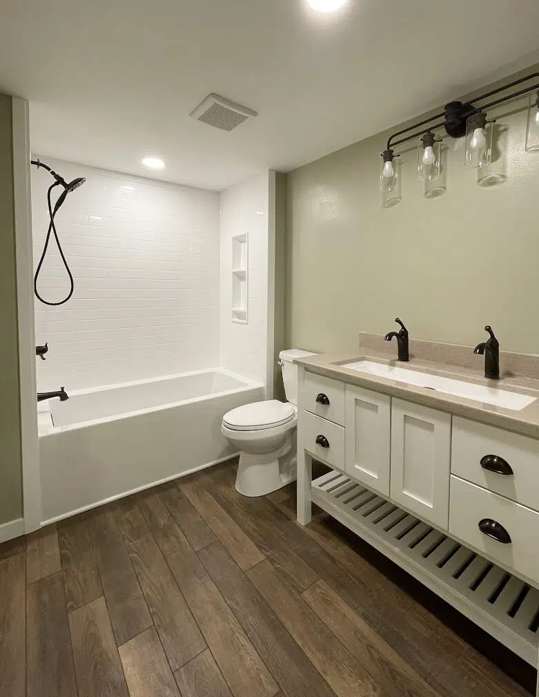 Onyx tub surround installation with smooth easy-clean wall panels
