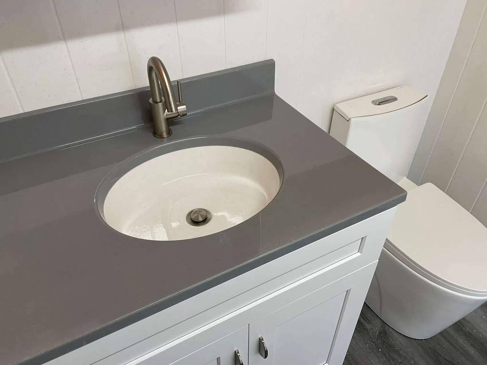 Onyx lavatory — traditional