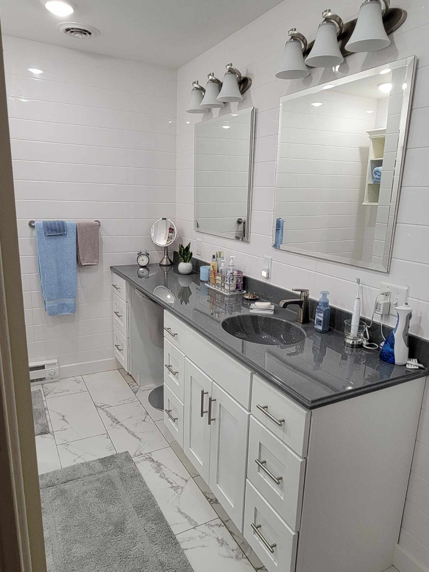 Onyx traditional lavatory